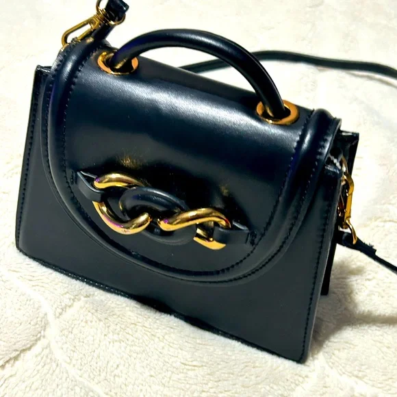 Purse - Picture 1 of 1